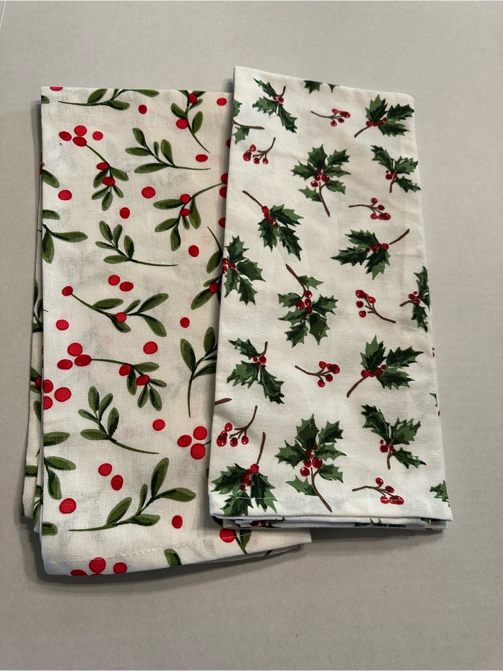 Holiday Holly & Berry Cotton Tea Towels - White & Green